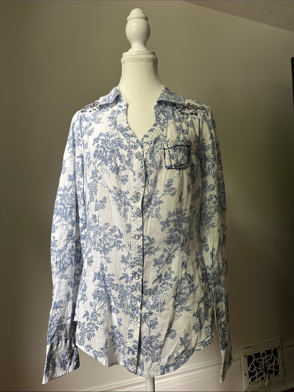 GUESS Y2K 100% Cotton Blue Floral Embellished Cottagecore Button Down Medium